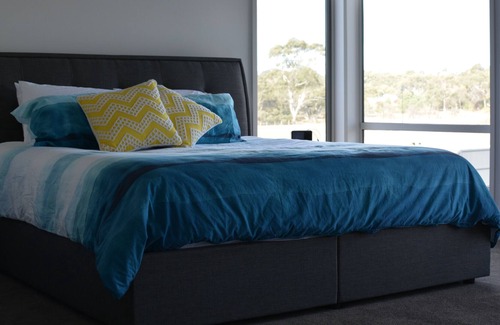 Curlewis House | The best of everything - just over an hour from Melbourne