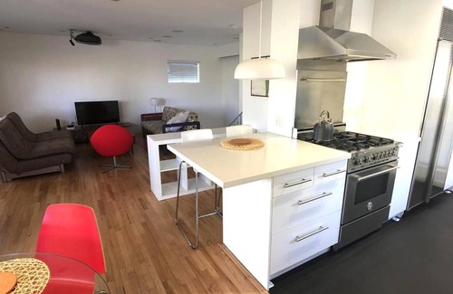 Silver Lake House | THE BEST OF HOLLYWOOD AND LOS ANGELES IN A PRIVATE MID-CENTURY MODERN HOME
