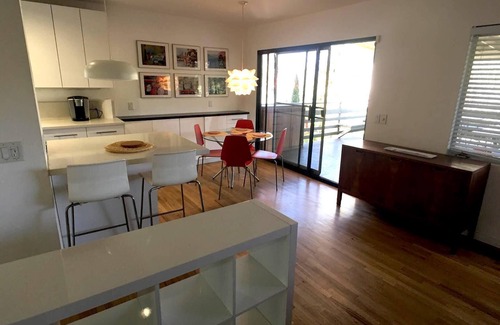 Silver Lake House | THE BEST OF HOLLYWOOD AND LOS ANGELES IN A PRIVATE MID-CENTURY MODERN HOME