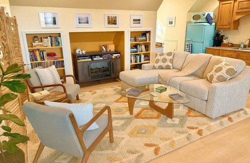 Drake Apartment | The Best View on Fairview