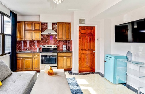 Chinatown Apartment | The Better Stay 1BD Apartment in the Heart of the City
