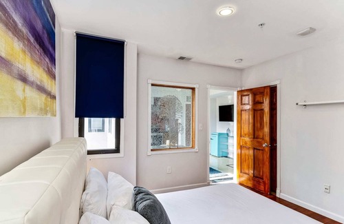 Chinatown Apartment | The Better Stay 1BD Apartment in the Heart of the City