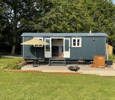Burford Apartment | The Bibury - Westwell Downs Shepherd Huts
