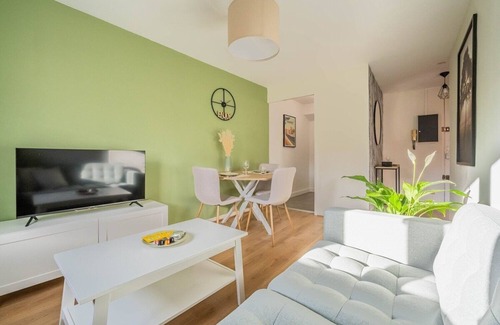 Cite Apartment | The Bicolour ~ Calm Street ~ Downtown