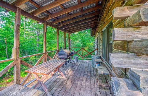 Bruno Cabin | The Big Buffalo sleeps 15 with Hot Tub