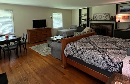 Damascus House | The Big Dam Room