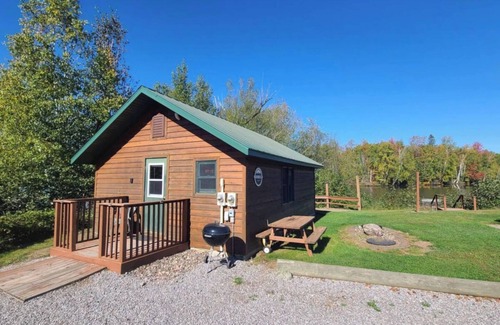 Phillips Cabin | The Big Game Suite