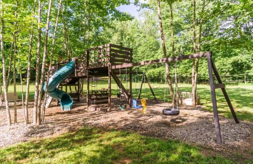 Dahlonega House | The Big Little Cabin - Hot Tub & Playground