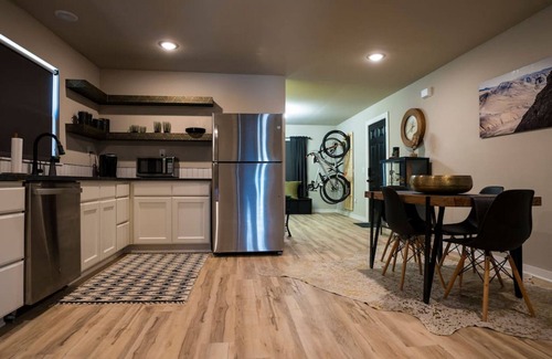 Bentonville Cabin | The Bike Inn #8, Boujee Bike Suite
