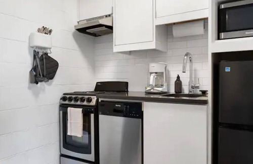 Poncey-Highland Apartment | ~The Billie ~ Cozy Rooftop Ponce City Market