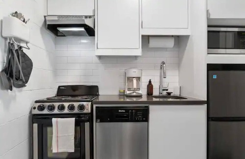 Poncey-Highland Apartment | ~The Billie ~ Cozy Rooftop Ponce City Market