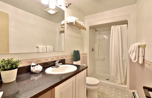 Killington Cabin | The Birch Ridge: Mission Room #4 - Queen Suite in Killington, Vermont