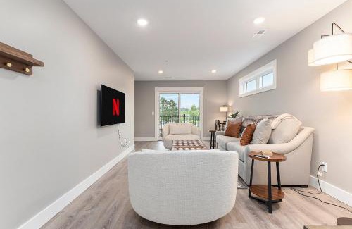 Lake Leelanau Apartment | The Birches - Condotel Downtown Lake Leelanau ➠ Unit 4