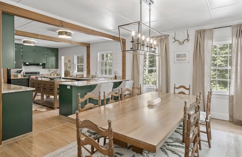 Highlands Cabin | The Bird Coop | Gorgeous Large Home 5 Minutes to Main Street
