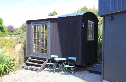 Waikouaiti Cabin | The Bird Hide - rustic luxury by the water