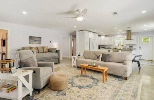 Waveland House | The Bird House - Pet Friendly Vacation Rental Home