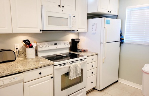 Crescent Beach Condo | The Bird's nest Townhouse is at Summerhouse 203