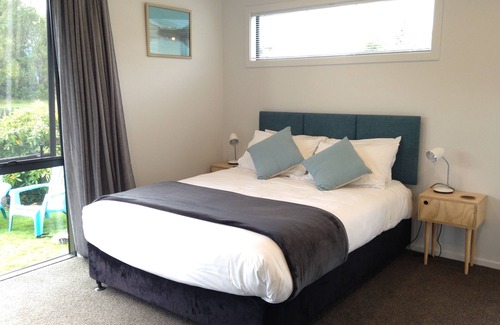 Manapouri House | The Bivy- Manapouri Lakefront