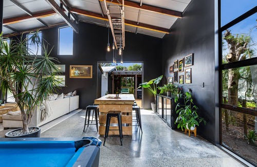 Kumeu House | The Black Barn, private with Spa