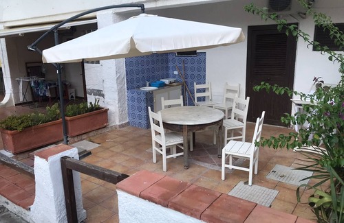 Vulcano Porto Apartment | THE BLACK SANDS is a 2-room apartment in the middle of the 2 beaches of Vulcano