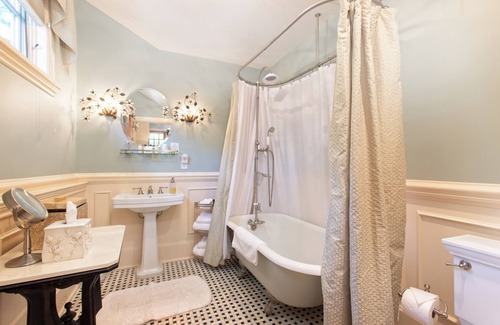Historic Montford Bed & Breakfast | The Black Walnut B & B Inn