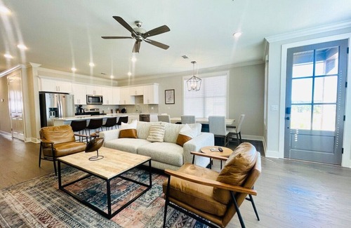 Oxford Condo | The Blake, 3BR Townhome by Velvet Ditch Villas