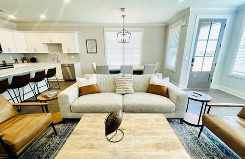 Oxford Condo | The Blake, 3BR Townhome by Velvet Ditch Villas