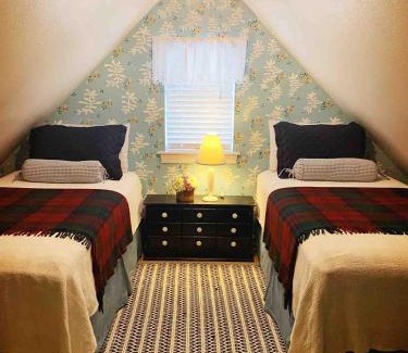 Siloam Springs House | The Blessing House Peaceful Stylish Near Downtown