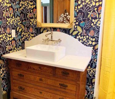 Siloam Springs House | The Blessing House Peaceful Stylish Near Downtown