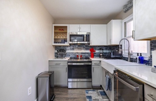 Villa Rica House | The Blissful Hideaway w/large backyard, jacuzzi and two connecting decks