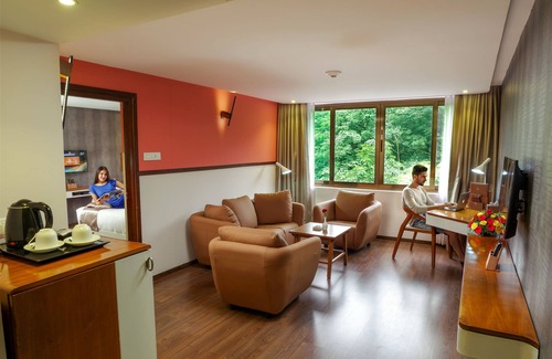 Kakkanad Hotel | The Blooms Cochin
