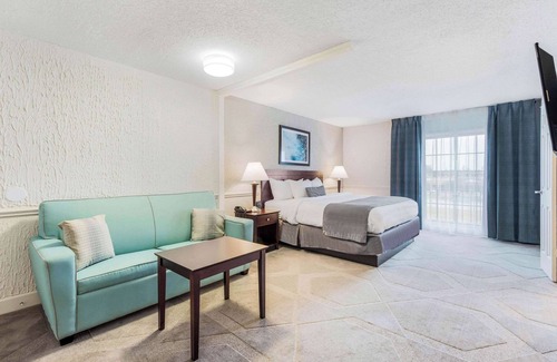 Blue Ash Hotel | The Blu Hotel Blue Ash Cincinnati, an Ascend Collection Hotel