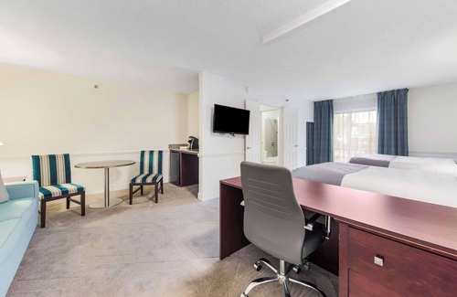 Blue Ash Hotel | The Blu Hotel Blue Ash Cincinnati, an Ascend Collection Hotel