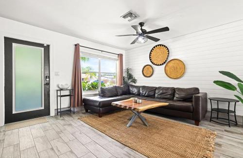 Jupiter House | The Blue Bungalow - Fire Pit - Pool - Bbq