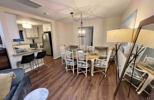 Acworth House | The Blue Bungalow- sleeps 7
