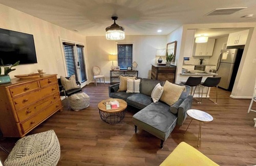 Acworth House | The Blue Bungalow- sleeps 7