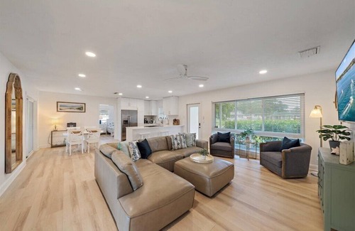 South Gate Ridge House | The Blue Conch – Read About the 4th Bedroom - Surf Shack - 3D Tour Available