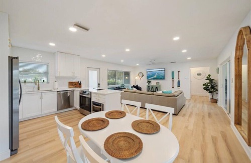 South Gate Ridge House | The Blue Conch – Read About the 4th Bedroom - Surf Shack - 3D Tour Available