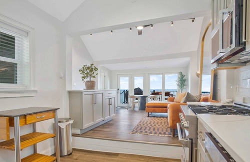 Chesapeake Beach House | The Blue Crab | Cliffside | Hot Tub & Sauna
