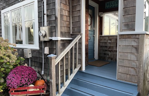 Gearhart House | The Blue Door Beach Cottage: 4 BDRM/2 Bath/Large Yard, Dog Friendly