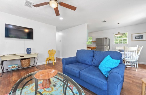Gulfport Cottage | The Blue Goose -Relaxing retreat close to beaches, casinos, attractions & bases