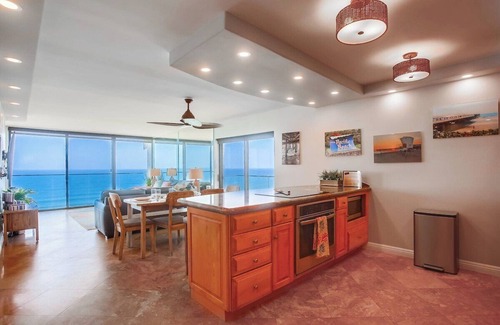 North Pacific Beach Condo | The Blue Grotto: 11th fl. ocean view+parking+pool!