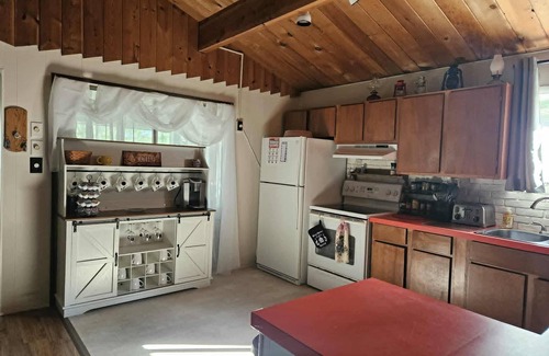 Harrison House | The Blue Heron Cabin