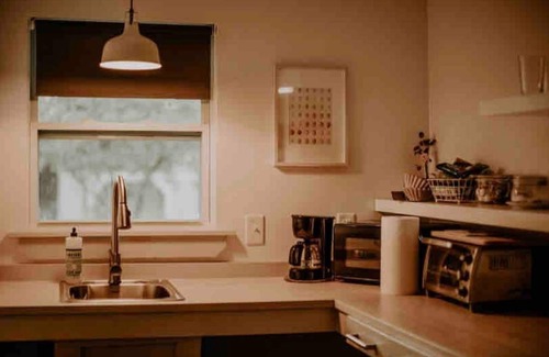 East Memphis Apartment | The Blue Heron-elegant urban studio in city center