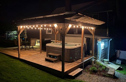 Ohiopyle Apartment | The Blue Heron · Walk to the Falls! Celebrate the Season in Ohiopyle!