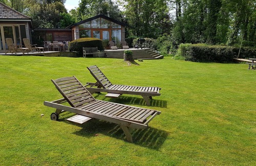 Cowes House | 'The Blue House', A cottage with a beach and sea view. AVAILABLE this bank Hols!