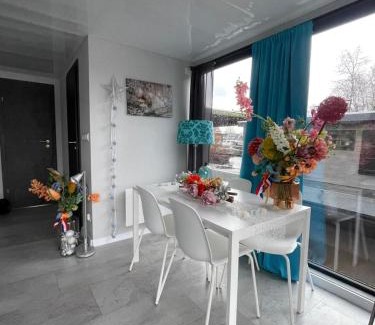Zwartsluis Apartment | The Blue Houseboat