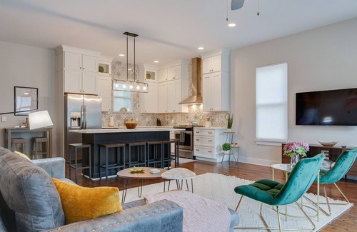 Shelby Hills House | The Blue Jewel home with central AC, WiFi, firepit, and full kitchen