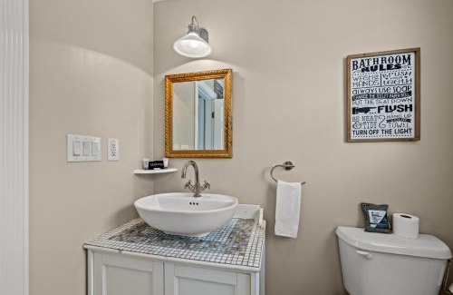 San Jacinto Apartment | The Blue Palms Escape by 3rd Coast Getaways