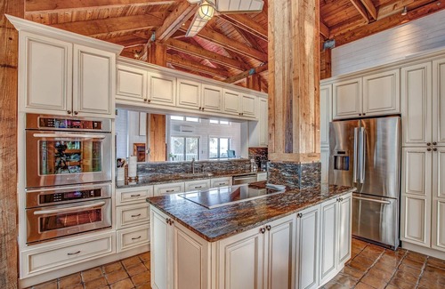 Cutthroat Harbor Estates House | The Blue Pearl: Spacious Open Water Retreat, Stunning Sunsets, Boat Bar, Room for Everyone & Fido!
